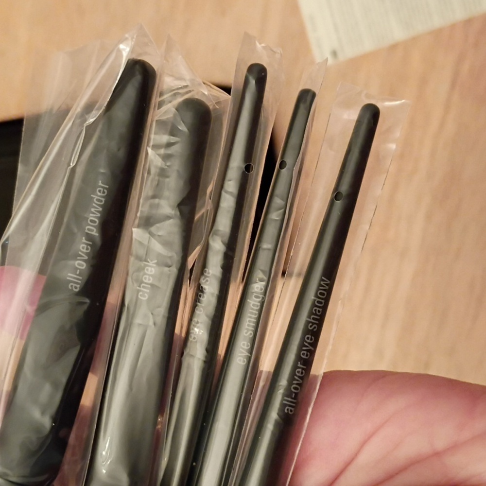 Make Up Brush Kit - Picture 5 of 6